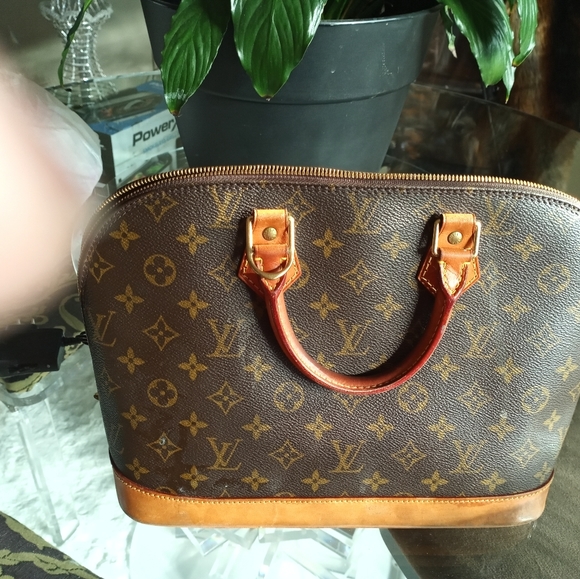 Louis Vuitton Bag - Picture 7 of 12